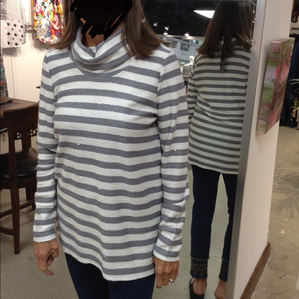 Funnel neck top